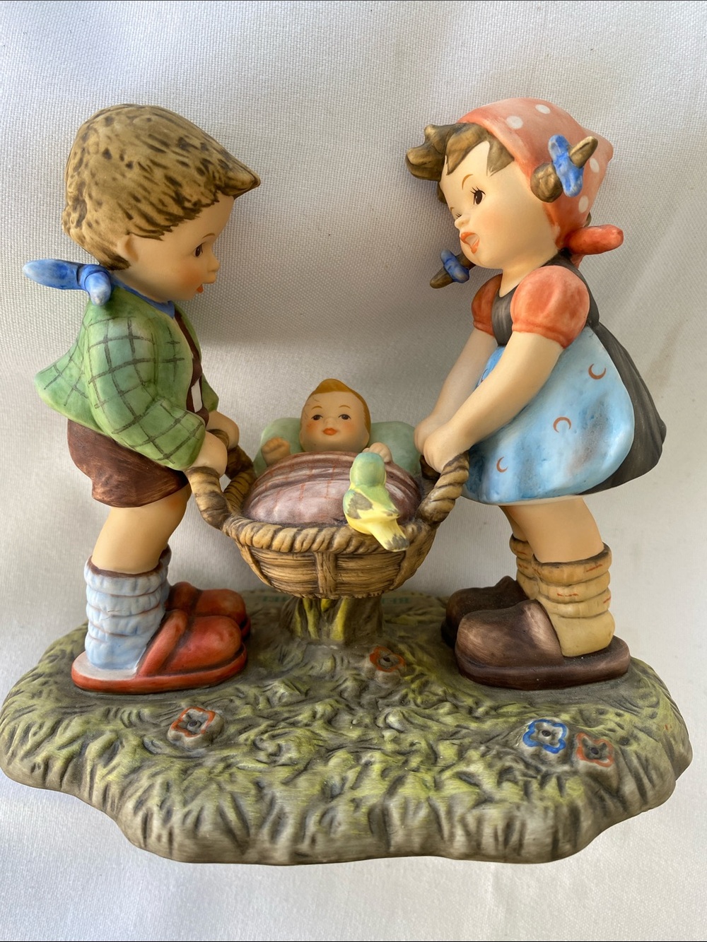 Goebel Special Delivery BH10 Figurine